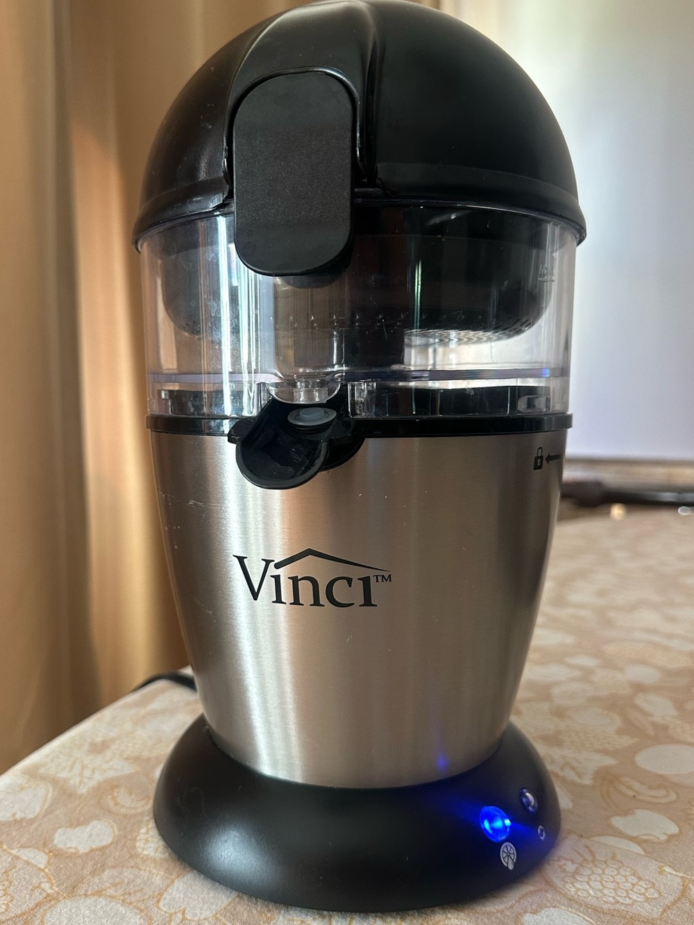 Vinci Hands Free Citrus Juicer Stainless Steel black and Silver